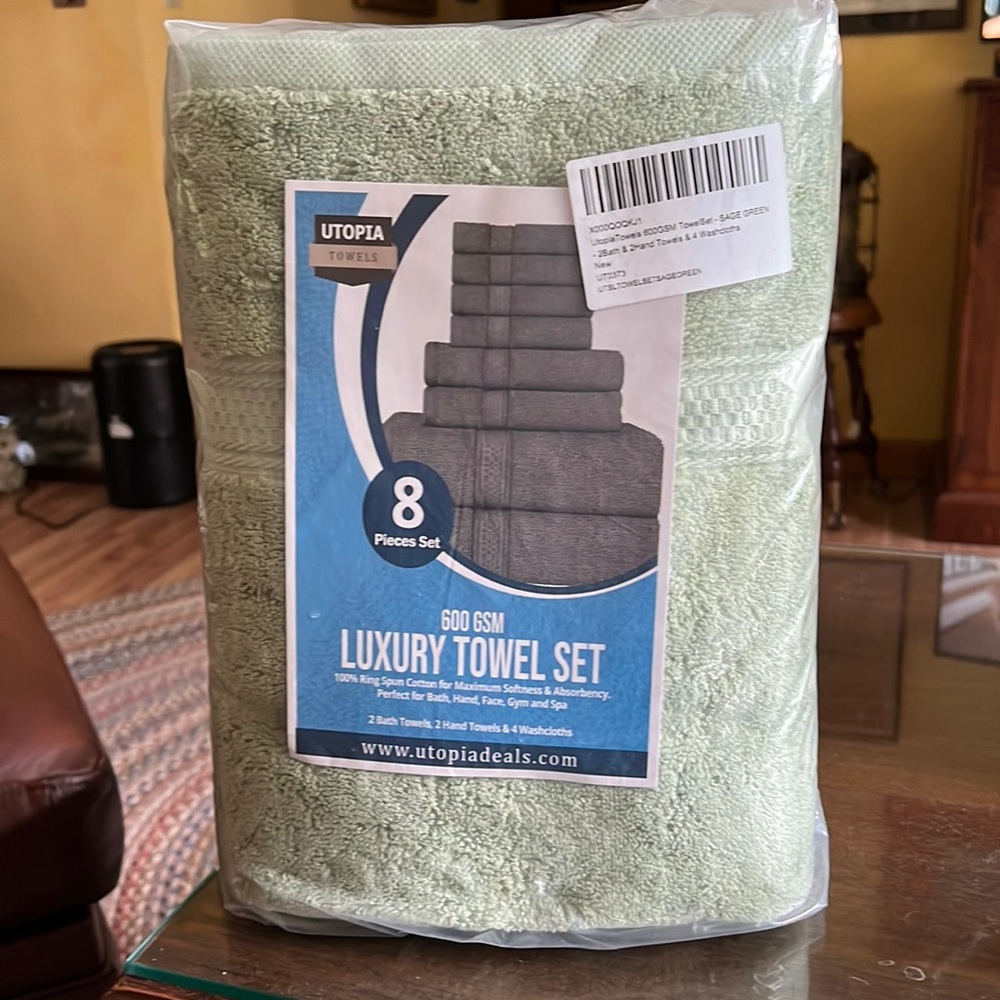 New In package UTOPIA TOWELS 8 piece towel set 100% cotton - SAGE GREEN